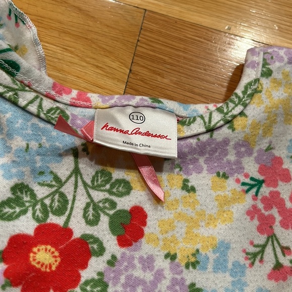 Hanna Andersson (110-size 5 ) girls pj some pulling due to washing - Picture 2 of 3